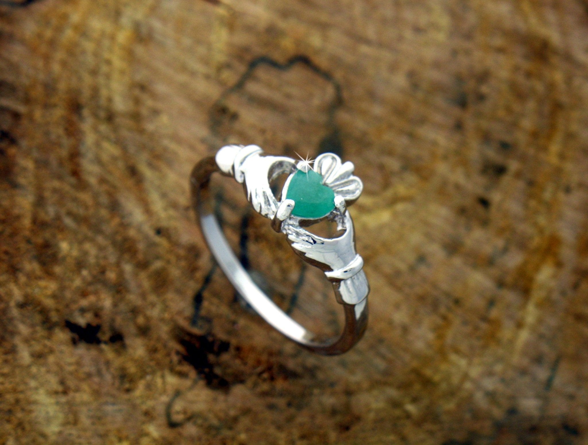 Silver claddagh ring hot sale with emerald